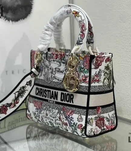 Dior 1:1 Mirror Replica Lady D-Lite Latte Cabinet de la Mer 24CM/9.4IN Christian Dior Replica Lady
