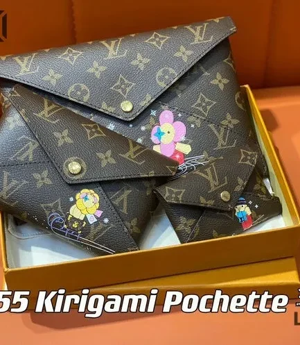 Louis Vuitton 1:1 Mirror Replica Christmas Animation Medium Kirigami Pochette 11.5CM/4.5IN Louis Vuitton Replica Pochette Accessories