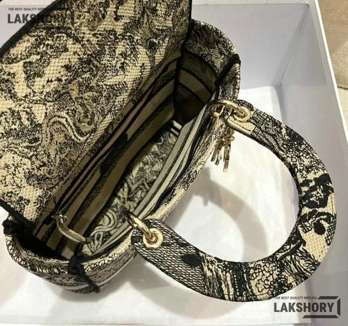 Dior 1:1 Mirror Replica Beige Toile de Jouy Embroidered Lady D-Lite 24CM/9.4IN Christian Dior Replica Lady Dior 1:1 Mirror Replica Beige Toile de Jouy Embroidered Lady D-Lite 24CM/9.4IN Christian Dior Replica Lady
