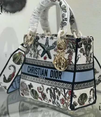 Dior 1:1 Mirror Replica White Raffia Cabinet de Curiosités Lady D-Lite 24CM/9.4IN Christian Dior Replica Lady