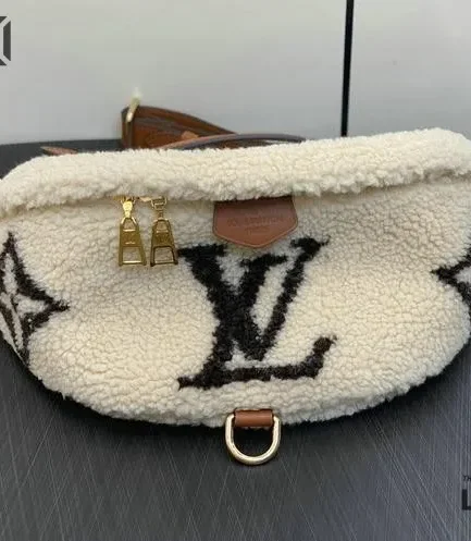 Louis Vuitton 1:1 Mirror Replica Monogram Teddy LV SKI Bumbag Cream Brown 37CM/14.6IN Louis Vuitton Replica Bumbag