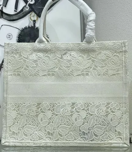 Dior 1:1 Mirror Replica Latte Cabinet D-Lace Book Tote de la Mer Christian Dior Replica Book Totes