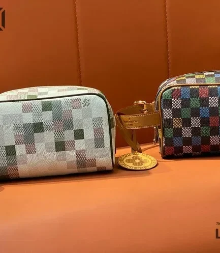 Louis Vuitton 1:1 Mirror Replica Locker Dopp Kit Damier Ebene Canvas 23CM/9.1IN Louis Vuitton Replica Pochette Accessories