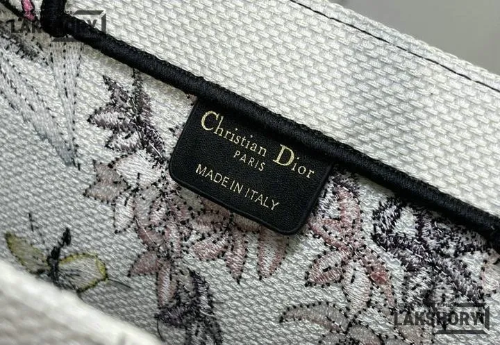 Dior 1:1 Mirror Replica Book Tote Multicolor Saisons Printemps-Été Embroidery Christian Dior Replica Book Totes Dior 1:1 Mirror Replica Book Tote Multicolor Saisons Printemps-Été Embroidery Christian Dior Replica Book Totes