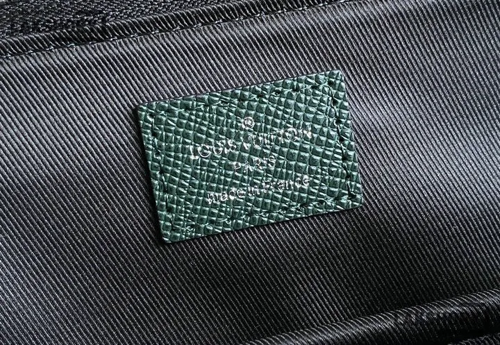 Louis Vuitton 1:1 Mirror Replica Taiga Slim Briefcase Dark Green 40CM/15.7IN Louis Vuitton Replica Business Bags Louis Vuitton 1:1 Mirror Replica Taiga Slim Briefcase Dark Green 40CM/15.7IN Louis Vuitton Replica Business Bags