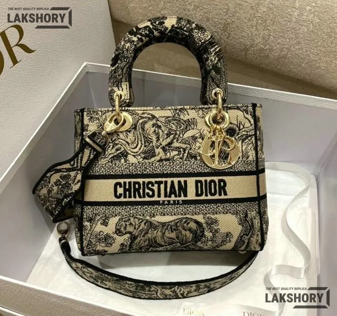 Dior 1:1 Mirror Replica Beige Toile de Jouy Embroidered Lady D-Lite 24CM/9.4IN Christian Dior Replica Lady Dior 1:1 Mirror Replica Beige Toile de Jouy Embroidered Lady D-Lite 24CM/9.4IN Christian Dior Replica Lady