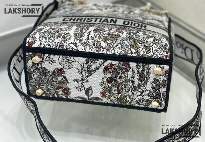 Dior 1:1 Mirror Replica Embroidery Canvas Medium Lady D-Lite 24CM/9.4IN Christian Dior Replica Lady Dior 1:1 Mirror Replica Embroidery Canvas Medium Lady D-Lite 24CM/9.4IN Christian Dior Replica Lady