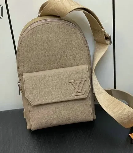 Louis Vuitton 1:1 Mirror Replica Grained Cowhide Aerogram Pilot Slingbag 30CM/11.8IN Louis Vuitton Replica Avenue