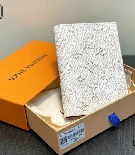 Louis Vuitton 1:1 Mirror Replica Passport Cover G71 14CM/5.5IN Louis Vuitton Replica Wallets