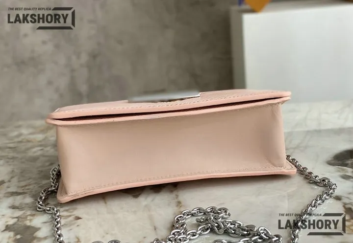Louis Vuitton 1:1 Mirror Replica Twist West Pochette Epi Leather 19CM/7.5IN Louis Vuitton Replica Twist Louis Vuitton 1:1 Mirror Replica Twist West Pochette Epi Leather 19CM/7.5IN Louis Vuitton Replica Twist