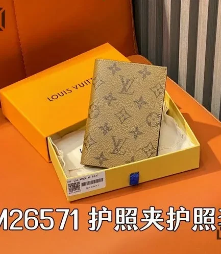 Louis Vuitton 1:1 Mirror Replica Passport Cover Monogram Canvas 14CM/5.5IN Louis Vuitton Replica Wallets Louis Vuitton 1:1 Mirror Replica Passport Cover Monogram Canvas 14CM/5.5IN Louis Vuitton Replica Wallets