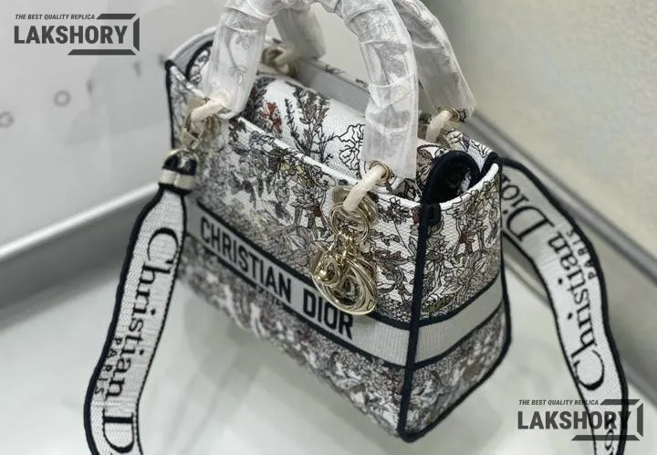 Dior 1:1 Mirror Replica Embroidery Canvas Medium Lady D-Lite 24CM/9.4IN Christian Dior Replica Lady Dior 1:1 Mirror Replica Embroidery Canvas Medium Lady D-Lite 24CM/9.4IN Christian Dior Replica Lady