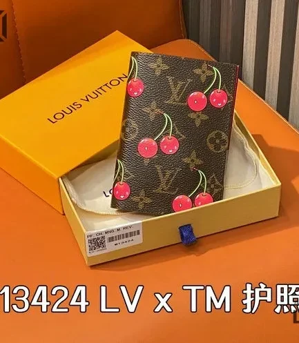 Louis Vuitton 1:1 Mirror Replica LV x TM Passport Cover Monogram 14CM/5.5IN Louis Vuitton Replica Wallets