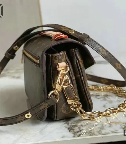 Louis Vuitton 1:1 Mirror Replica Monogram Canvas Pochette Metis East West 21.5CM/8.5IN Louis Vuitton Replica Pochette Metis