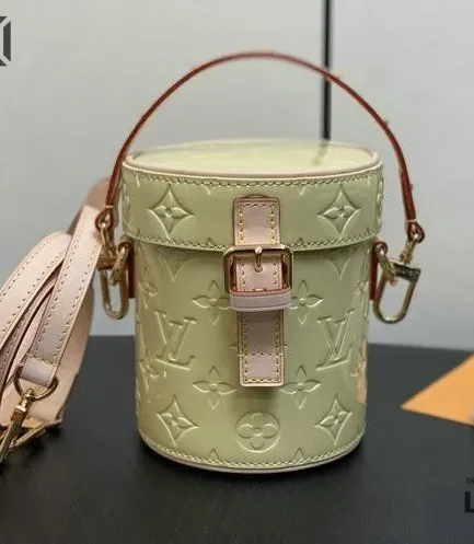 Louis Vuitton 1:1 Mirror Replica Astor Monogram Vernis 14CM/5.5IN Louis Vuitton Replica Neo