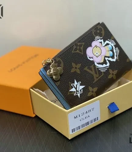 Louis Vuitton 1:1 Mirror Replica Lisa Wallet Monogram Azur Frost 11.5CM/4.5IN Louis Vuitton Replica Wallets Louis Vuitton 1:1 Mirror Replica Lisa Wallet Monogram Azur Frost 11.5CM/4.5IN Louis Vuitton Replica Wallets