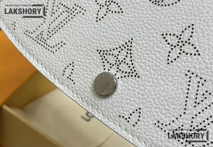 Louis Vuitton 1:1 Mirror Replica Mahina Iris Wallet NM Ivory 19CM/7.5IN Louis Vuitton Replica Wallets Louis Vuitton 1:1 Mirror Replica Mahina Iris Wallet NM Ivory 19CM/7.5IN Louis Vuitton Replica Wallets