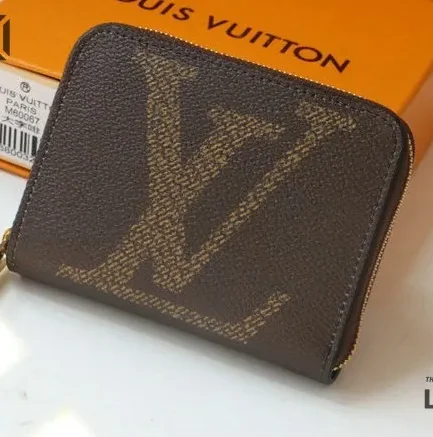 Louis Vuitton 1:1 Mirror Replica Monogram Giant Zippy Coin Purse 11CM/4.3IN Louis Vuitton Replica Wallets Louis Vuitton 1:1 Mirror Replica Monogram Giant Zippy Coin Purse 11CM/4.3IN Louis Vuitton Replica Wallets