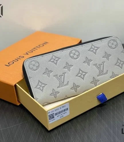 Louis Vuitton 1:1 Mirror Replica Mahina Zippy Wallet 20CM/7.9IN Louis Vuitton Replica Wallets Louis Vuitton 1:1 Mirror Replica Mahina Zippy Wallet 20CM/7.9IN Louis Vuitton Replica Wallets