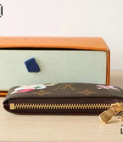 Louis Vuitton 1:1 Mirror Replica Monogram Christmas Animation Candy Factory Key Pouch 12CM/4.7IN Louis Vuitton Replica Wallets Louis Vuitton 1:1 Mirror Replica Monogram Christmas Animation Candy Factory Key Pouch 12CM/4.7IN Louis Vuitton Replica Wallets