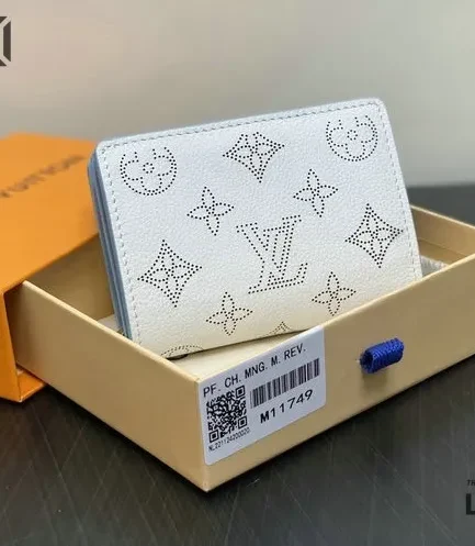 Louis Vuitton 1:1 Mirror Replica Claa Wallet Mahina Leather White Black 11CM/4.3IN Louis Vuitton Replica Wallets