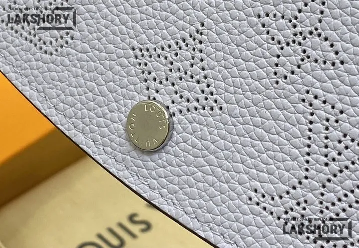 Louis Vuitton 1:1 Mirror Replica Mahina Iris Wallet NM 19CM/7.5IN Louis Vuitton Replica Wallets Louis Vuitton 1:1 Mirror Replica Mahina Iris Wallet NM 19CM/7.5IN Louis Vuitton Replica Wallets