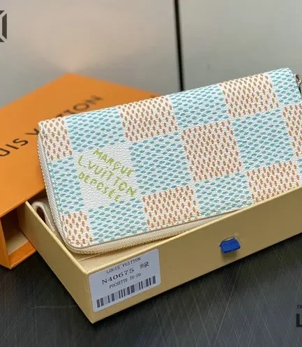 Louis Vuitton 1:1 Mirror Replica Passport Cover Damier Heritage 20CM/7.9IN Louis Vuitton Replica Wallets Louis Vuitton 1:1 Mirror Replica Passport Cover Damier Heritage 20CM/7.9IN Louis Vuitton Replica Wallets