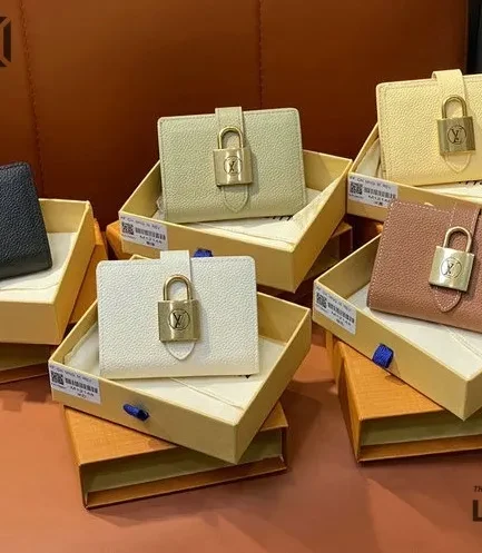 Louis Vuitton 1:1 Mirror Replica Low Key Compact Wallet Low Key 11CM/4.3IN Louis Vuitton Replica Wallets Louis Vuitton 1:1 Mirror Replica Low Key Compact Wallet Low Key 11CM/4.3IN Louis Vuitton Replica Wallets