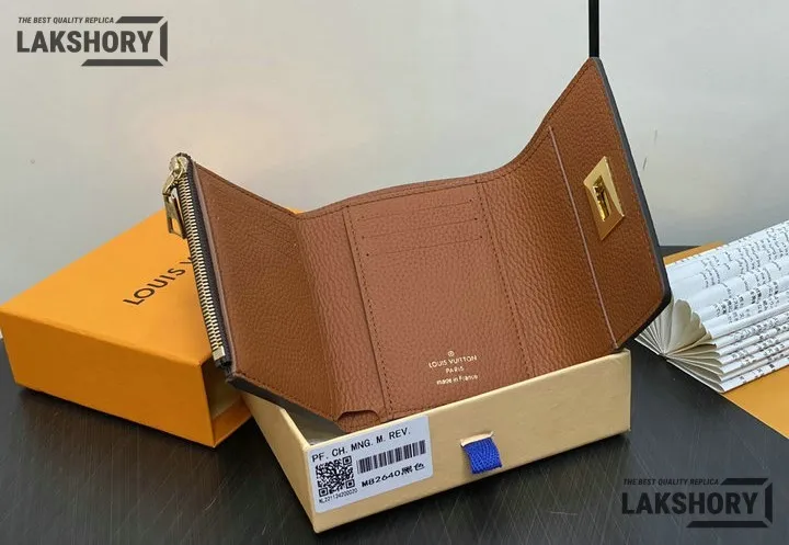 Louis Vuitton 1:1 Mirror Replica Victorine On My Side Wallet High End Leathers 12CM/4.7IN Louis Vuitton Replica Wallets Louis Vuitton 1:1 Mirror Replica Victorine On My Side Wallet High End Leathers 12CM/4.7IN Louis Vuitton Replica Wallets
